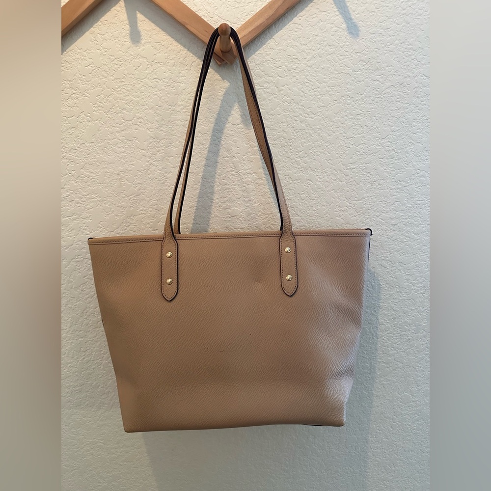 Coach Tan Leather Tote Minimalist Design - Picture 3 of 14